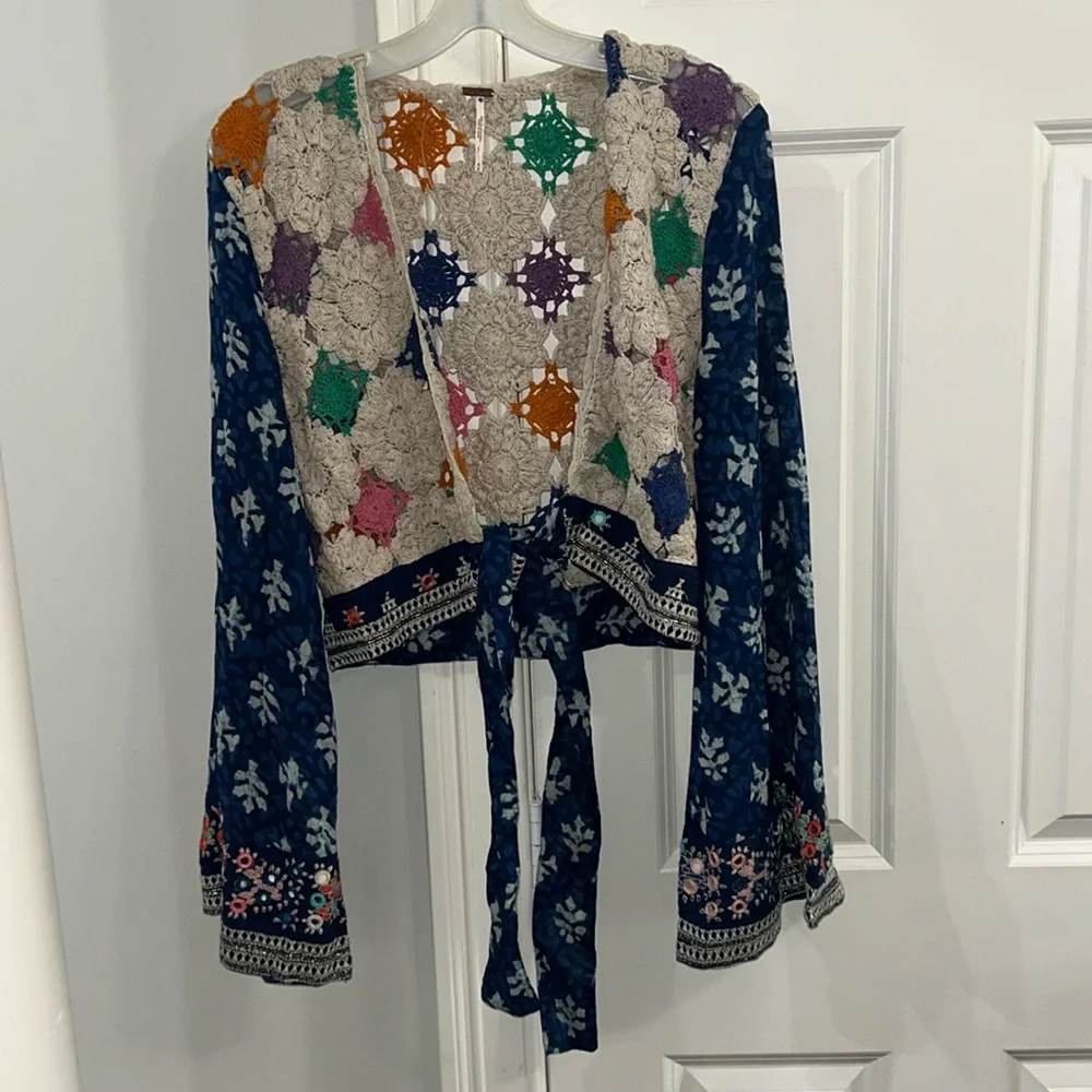 NWOT Free People Cropped Crochet Tropical Hideout Wrap Crop Top Size Medium Z397